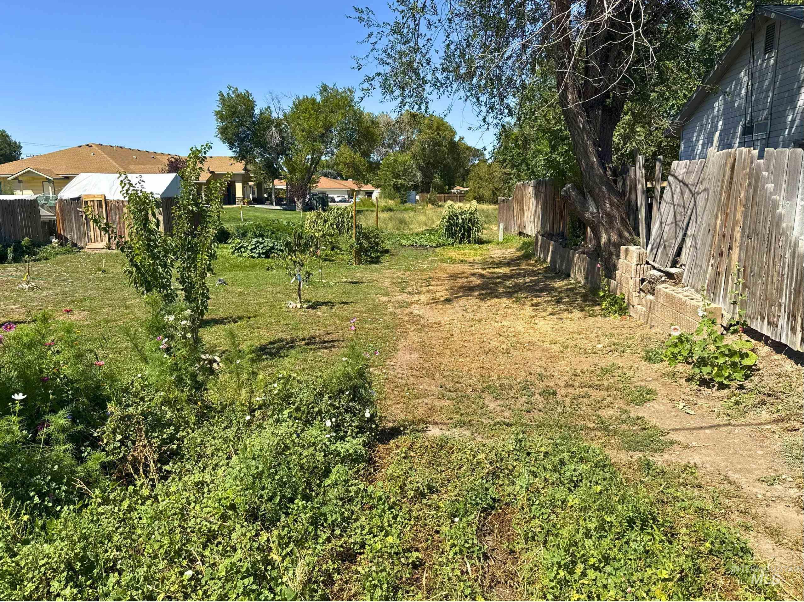 595 S 14th E