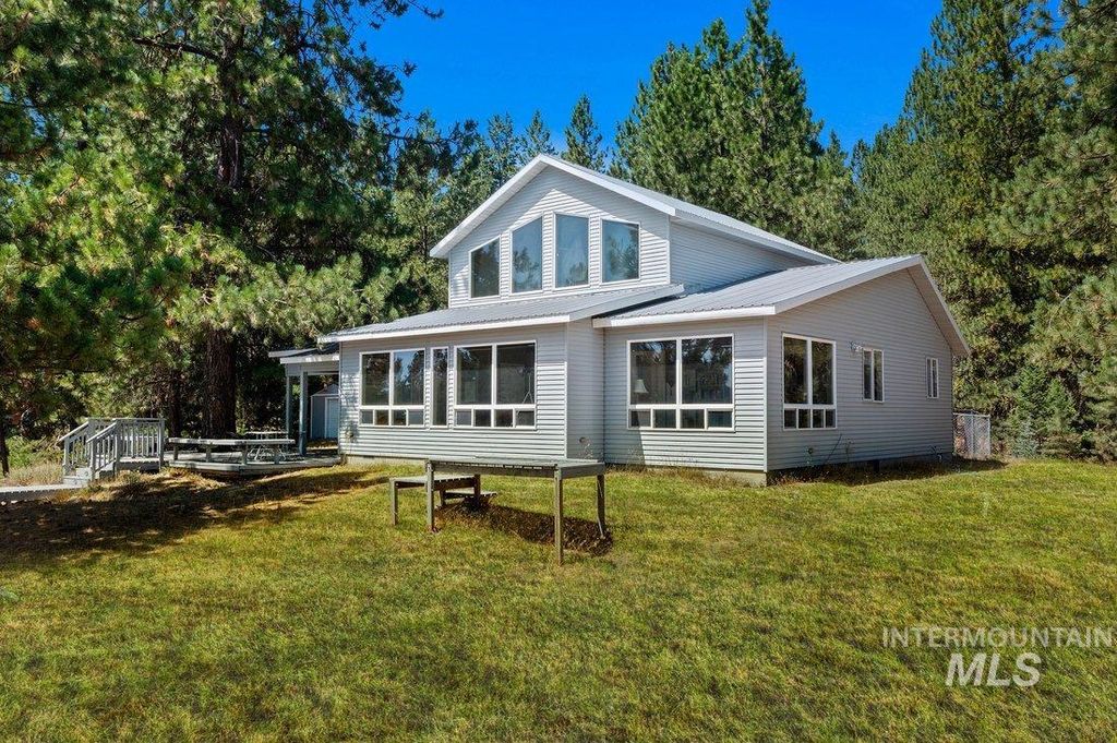 Photo of 111 Ranch Cir, Cascade, ID 83611 (MLS # 98981794)