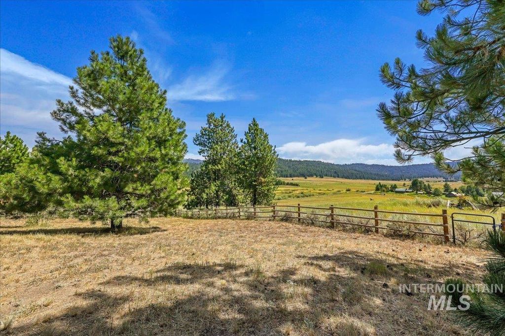Photo of 111 Ranch Cir, Cascade, ID 83611 (MLS # 98981794)
