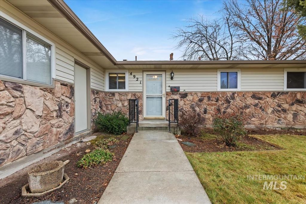 Photo of 4921 N Sunderland Dr, Boise, ID 83704 (MLS # 98971314)
