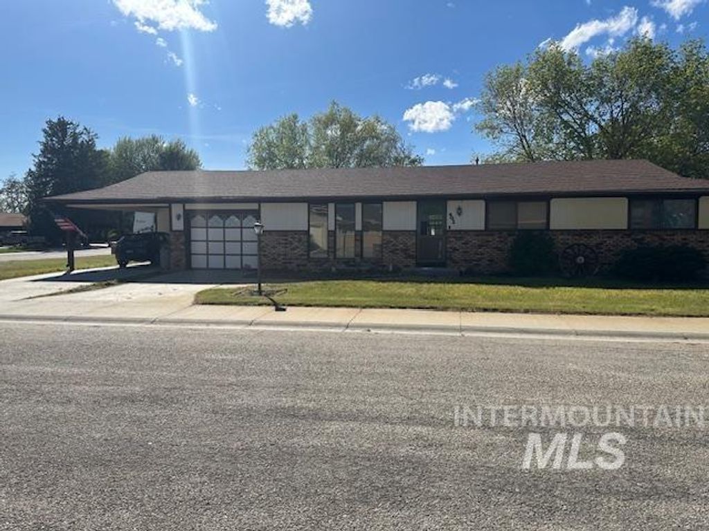 Photo of 601 Riggs St, Emmett, ID 83617 (MLS # 98982119)