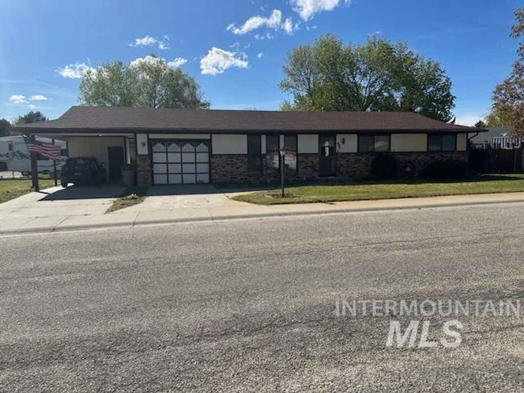 Photo of 601 Riggs St, Emmett, ID 83617 (MLS # 98982119)