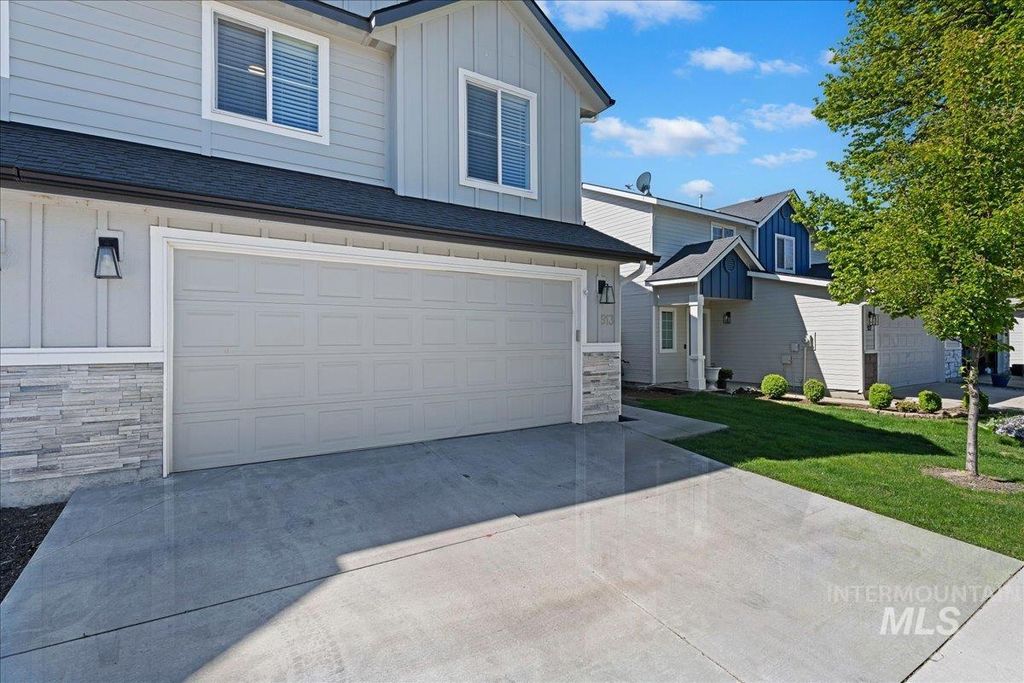 Photo of 913 W Apple Pine St, Meridian, ID 83646 (MLS # 98984616)