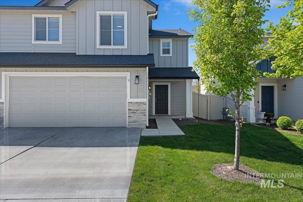 Photo of 913 W Apple Pine St, Meridian, ID 83646 (MLS # 98984616)