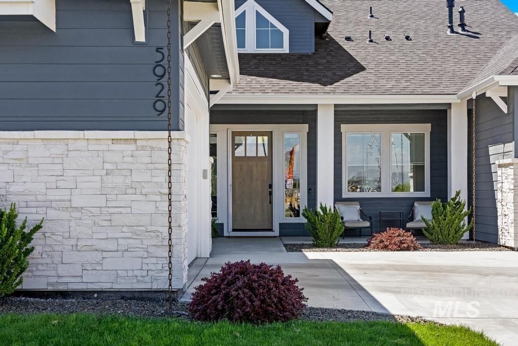 Photo of 5929 S Pioneer Trail Way, Meridian, ID 83642 (MLS # 98985597)