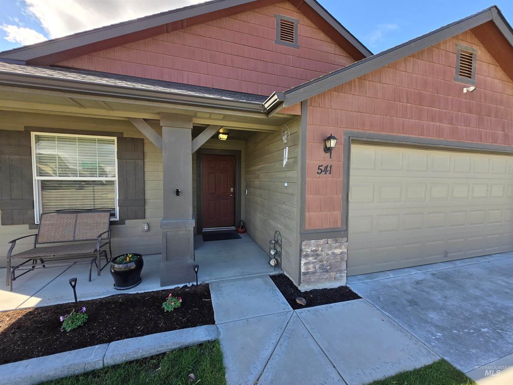 Photo of 541 W Allspice St, Kuna, ID 83634 (MLS # 98982279)