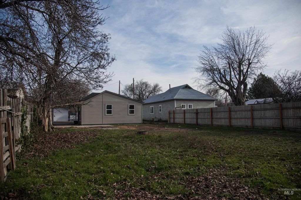 Photo of 907 N 7th St, Payette, ID 83661 (MLS # 98972836)