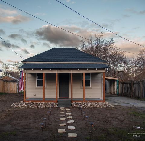 Photo of 907 N 7th St, Payette, ID 83661 (MLS # 98972836)