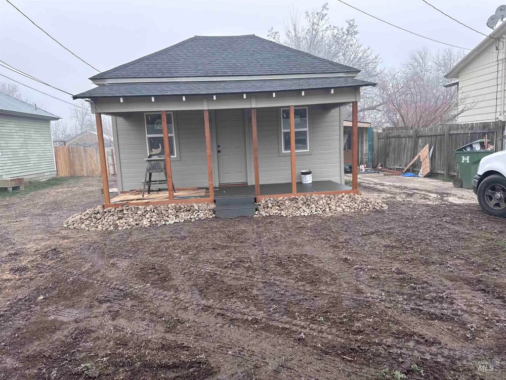 Photo of 907 N 7th St, Payette, ID 83661 (MLS # 98972836)