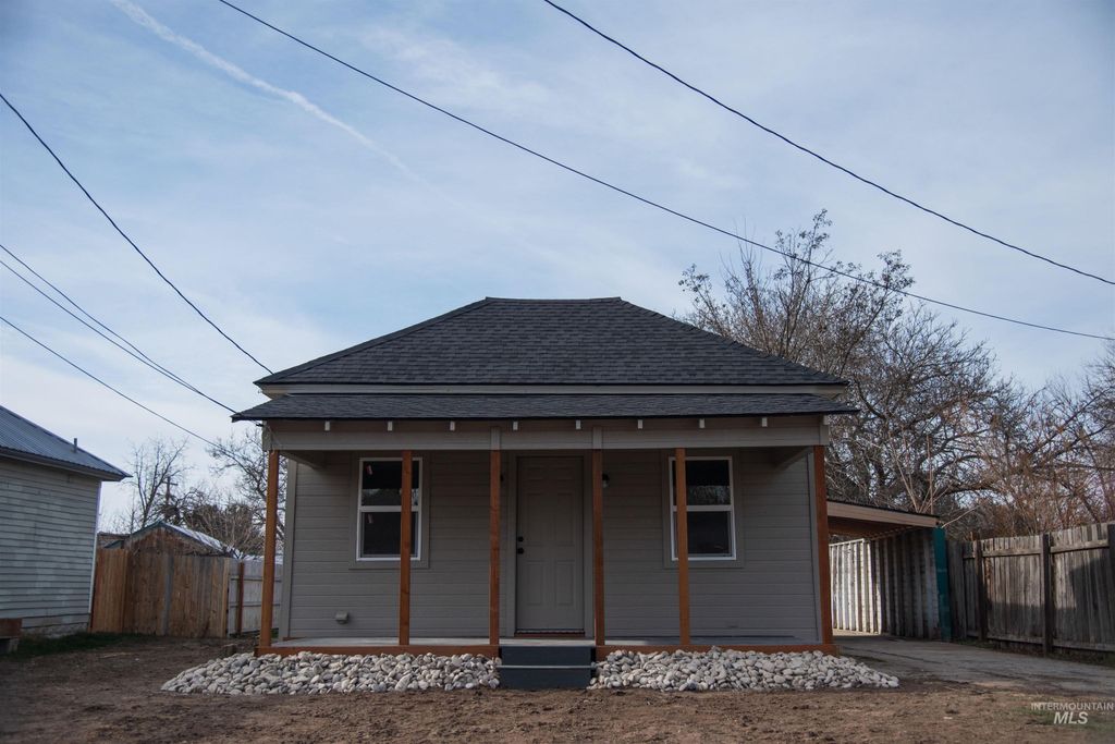 Photo of 907 N 7th St, Payette, ID 83661 (MLS # 98972836)