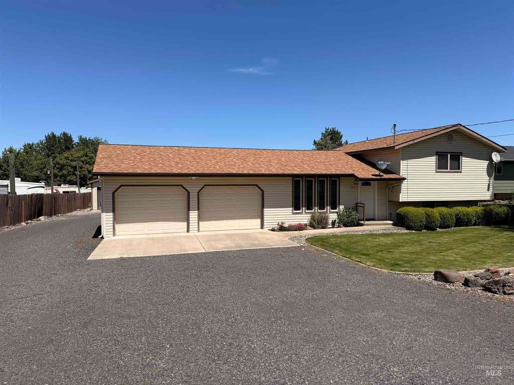 Photo of 1417 Bryden Avenue, Lewiston, ID 83501 (MLS # 98990426)