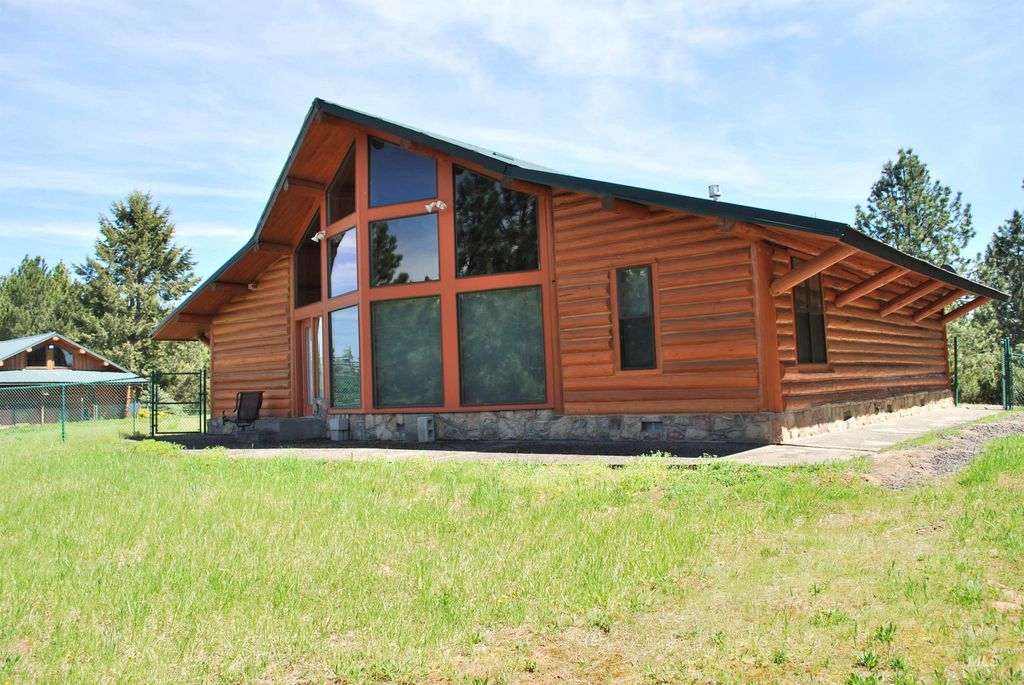 Photo of 4975 Middle Road, Lenore, ID 83541 (MLS # 98963314)