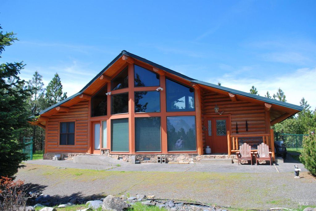 Photo of 4975 Middle Road, Lenore, ID 83541 (MLS # 98963314)