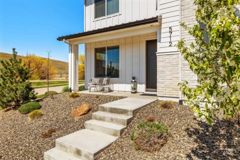 Photo of 5712 W Elk Trail St, Eagle, ID 83714 (MLS # 98995183)