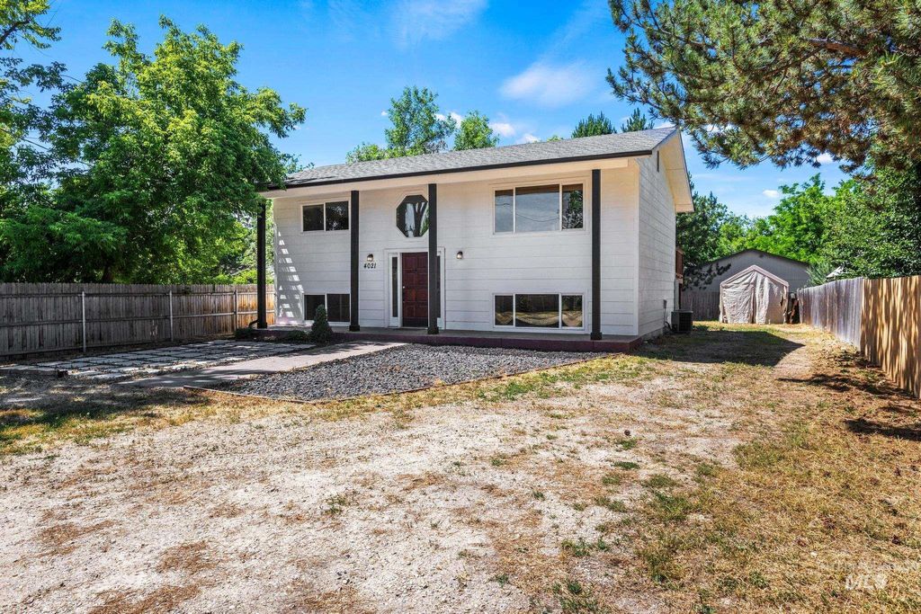 Photo of 4021 W Garnet St, Boise, ID 83703 (MLS # 98990699)
