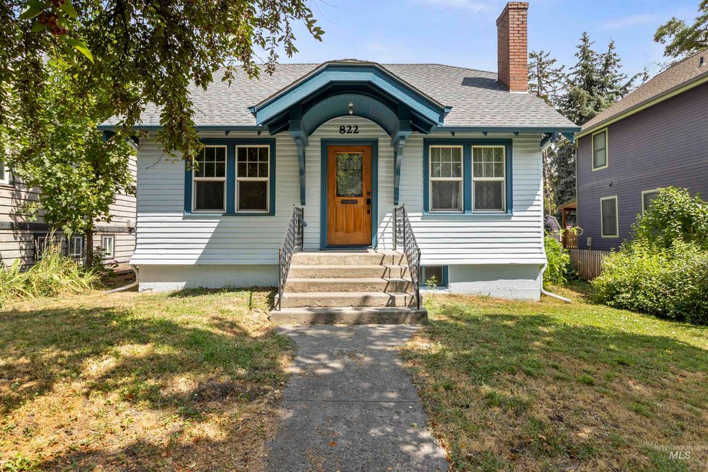 Photo of 822 S Jefferson St, Moscow, ID 83843 (MLS # 98974340)