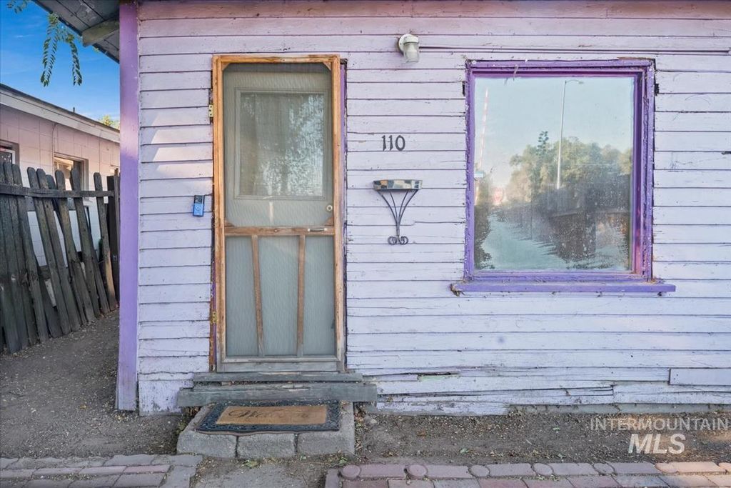 Photo of 110 Blaine St, Caldwell, ID 83605 (MLS # 98962883)