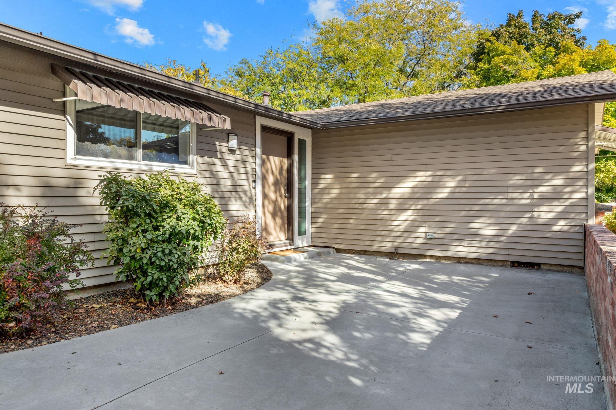 7910 W Stirrup Ave.