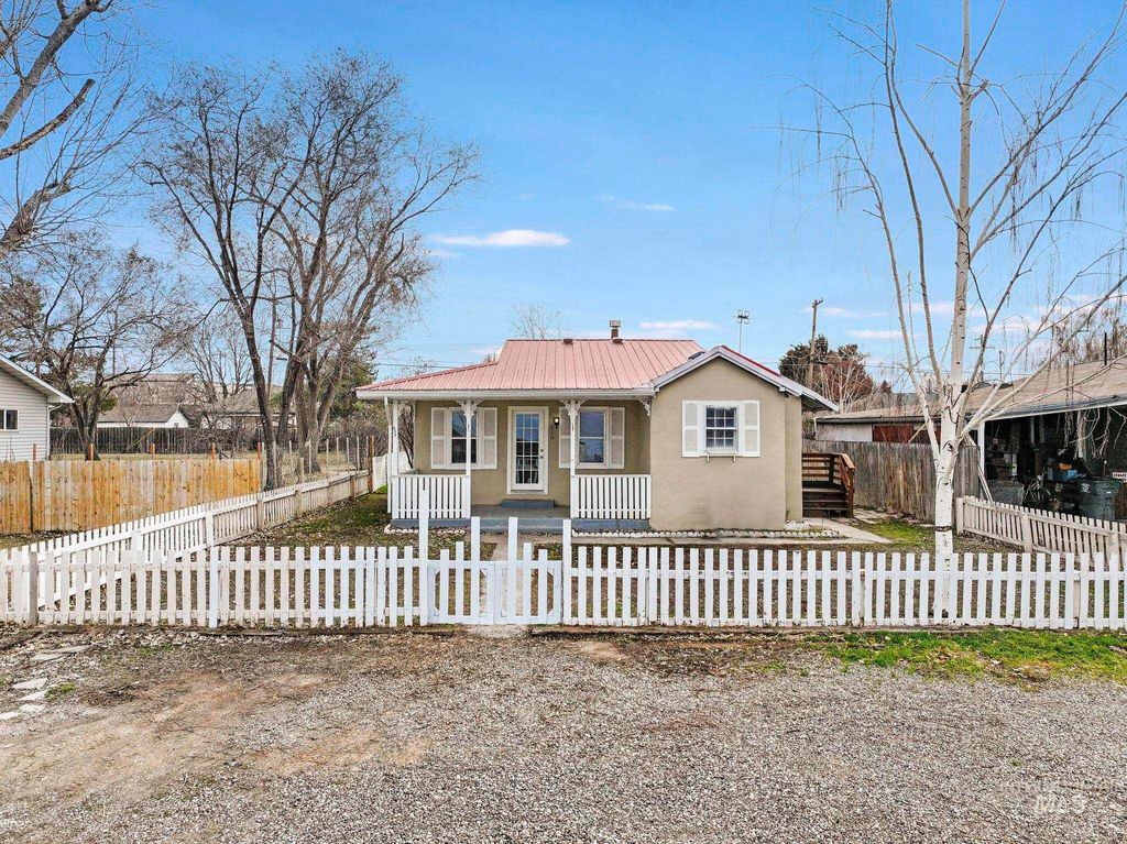 Photo of 219 Madison St W St, Kimberly, ID 83341 (MLS # 98975793)