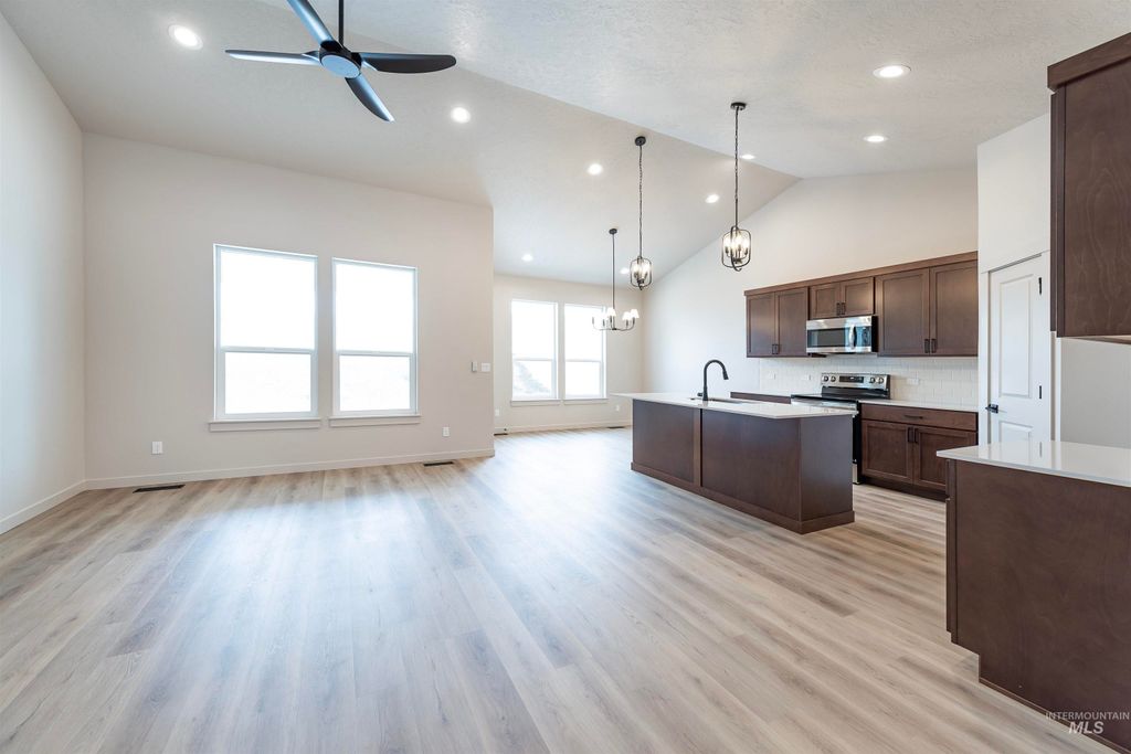 Photo of 370 S Bumper Way, Boise, ID 83716 (MLS # 98971594)