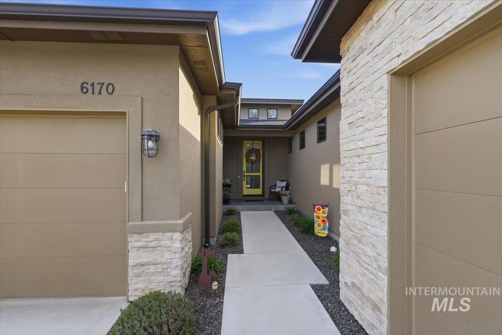 Photo of 6170 W Ina Drive, Boise, ID 83703 (MLS # 98981391)