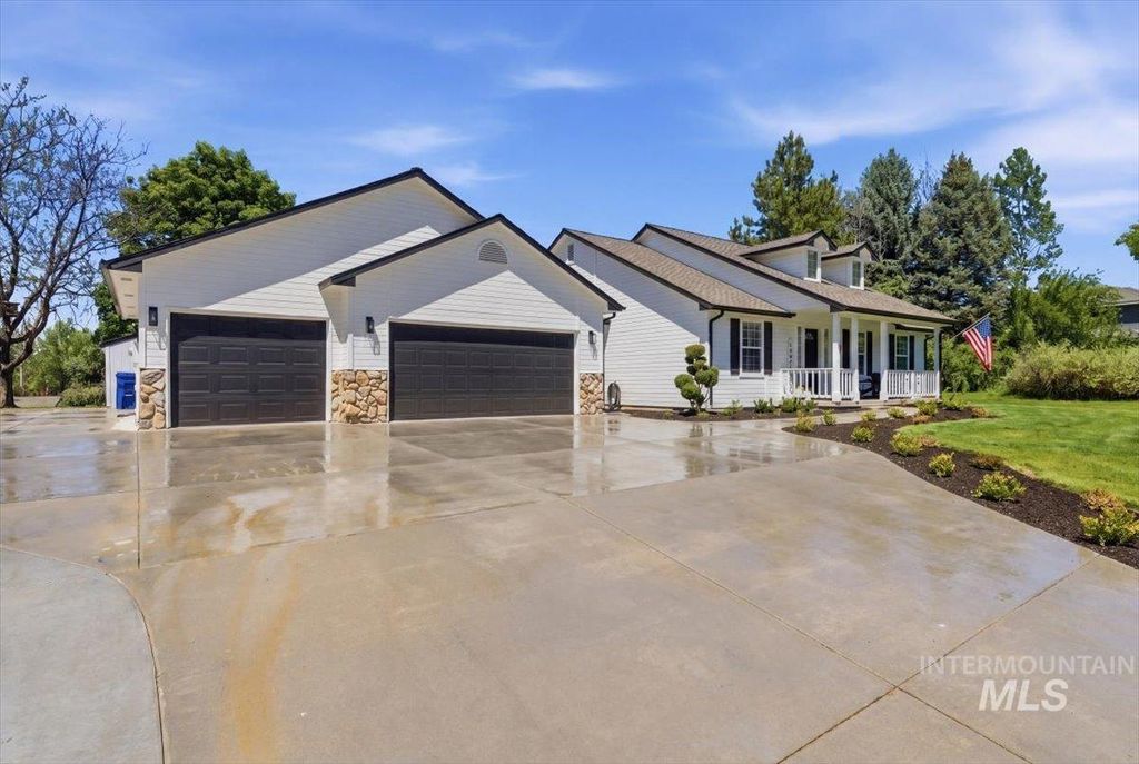 Photo of 705 E Rush Ct, Eagle, ID 83616 (MLS # 98986113)