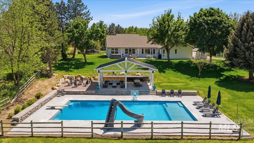 Photo of 705 E Rush Ct, Eagle, ID 83616 (MLS # 98986113)