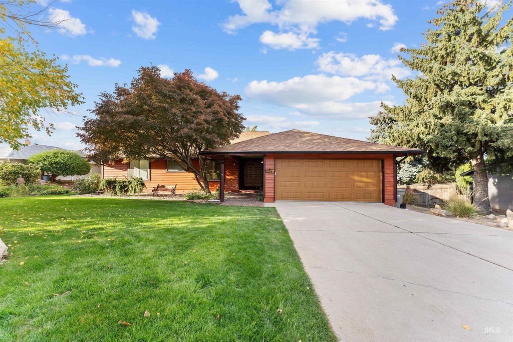 Photo of 2241 S Ridgeview Way, Boise, ID 83712 (MLS # 98965812)