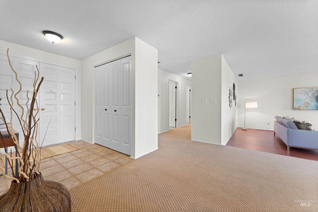 Photo of 2241 S Ridgeview Way, Boise, ID 83712 (MLS # 98965812)