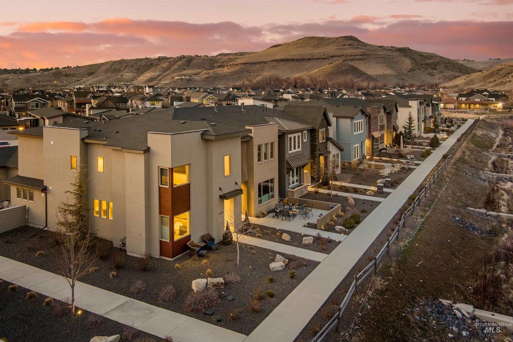 Photo of 3174 S Hopes Well Way, Boise, ID 83716 (MLS # 98976526)