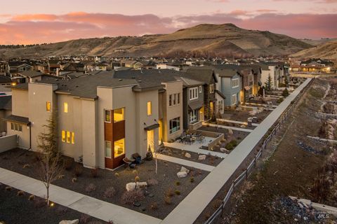 Photo of 3174 S Hopes Well Way, Boise, ID 83716 (MLS # 98976526)