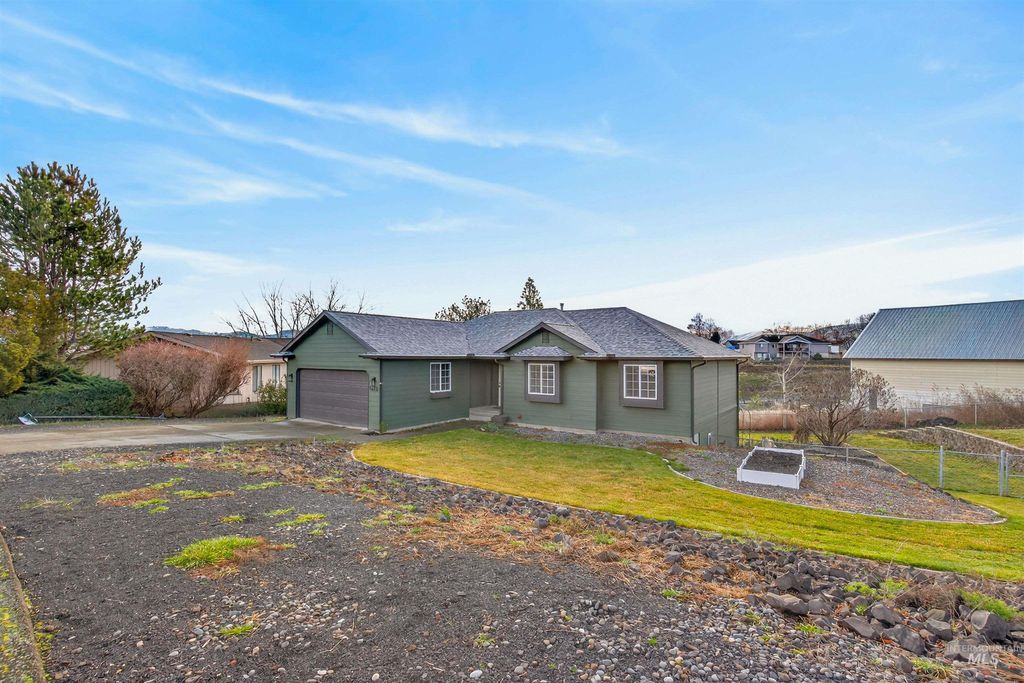 Photo of 1612 Swallows Nest Loop, Clarkston, WA 99403 (MLS # 98974718)