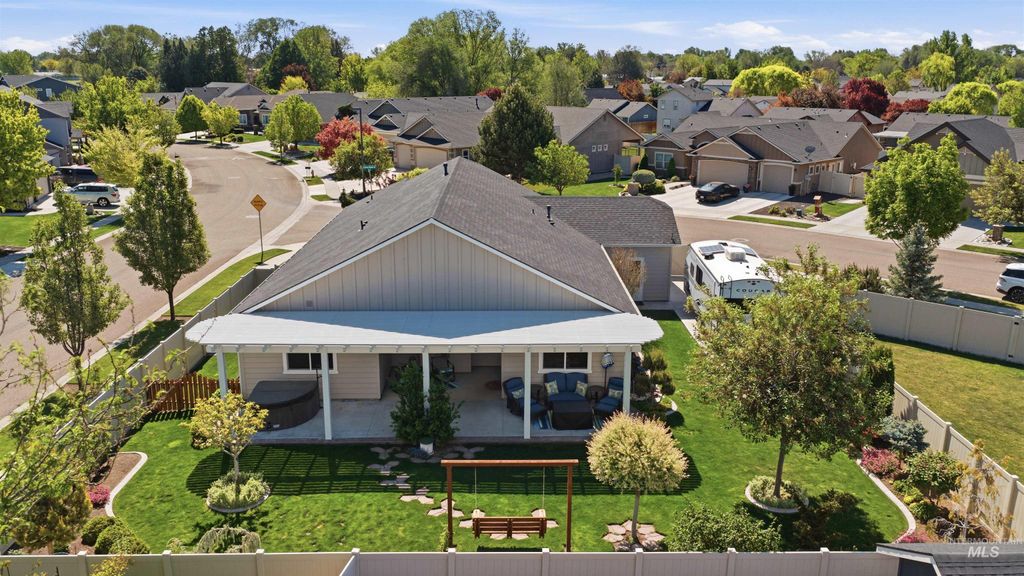 Photo of 802 W Dallan Woods Way, Nampa, ID 83686 (MLS # 98985209)