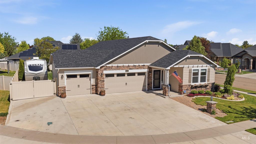 Photo of 802 W Dallan Woods Way, Nampa, ID 83686 (MLS # 98985209)