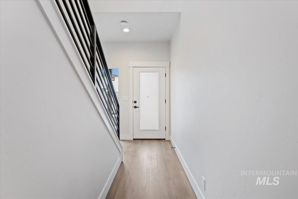 Photo of 8174 N Breezy Ave, Boise, ID 83714 (MLS # 98972879)