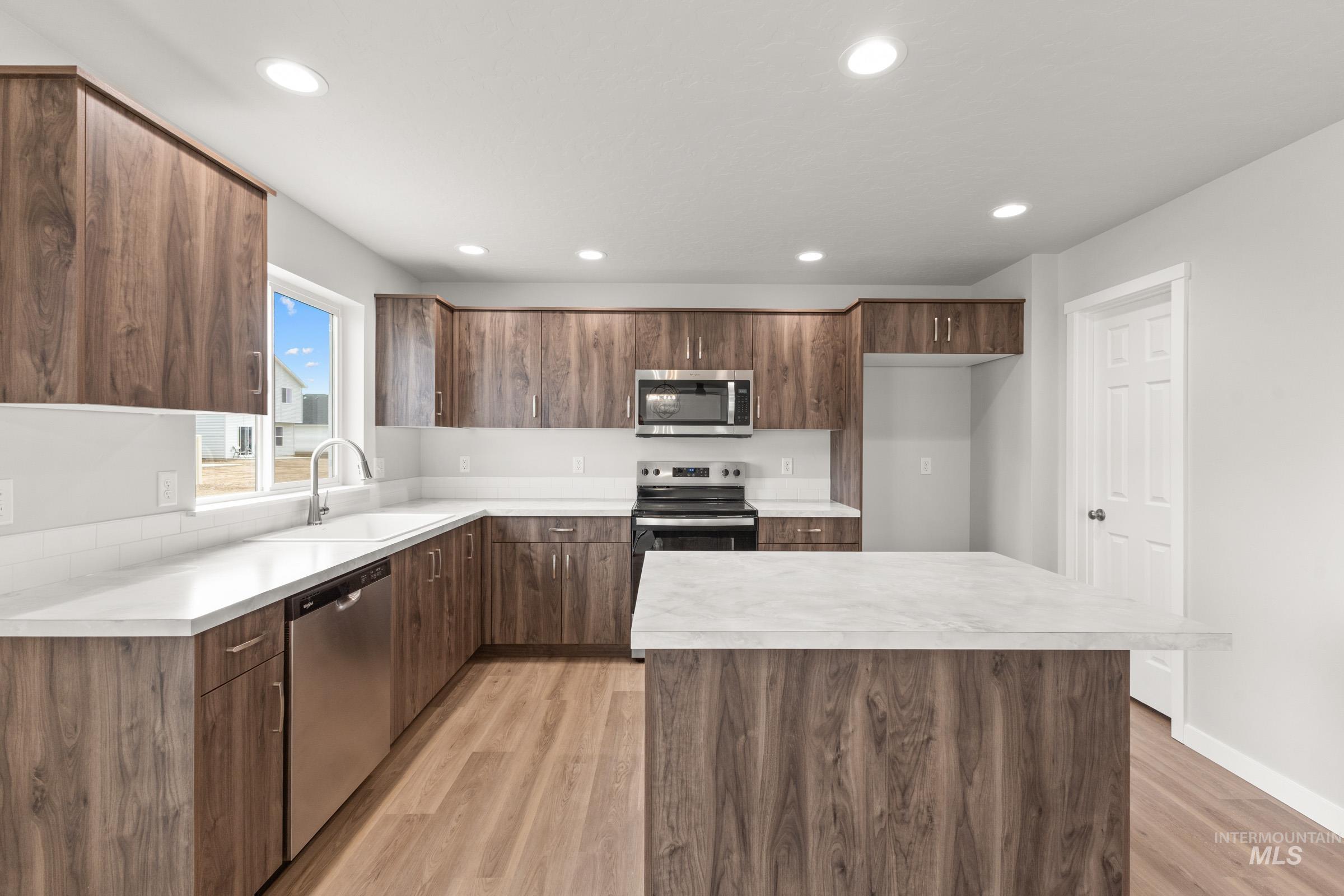 461 Waverly Ave