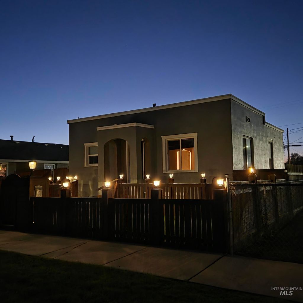 Photo of 1111 13th Ave S Ave, Nampa, ID 83651 (MLS # 98964156)