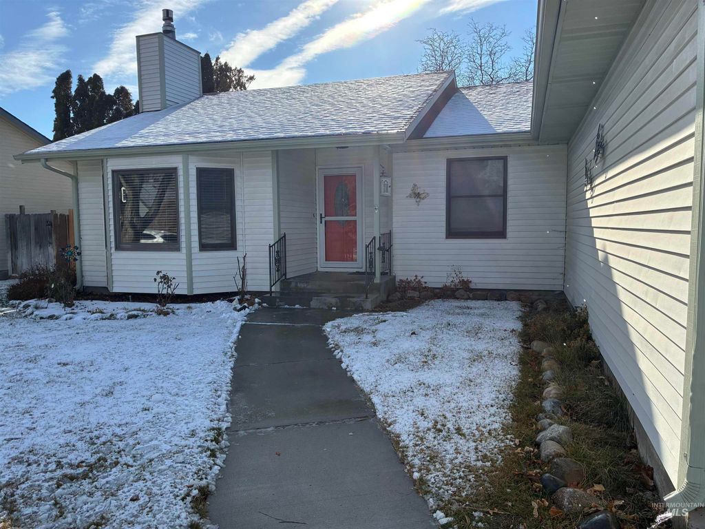 Photo of 745 Hiawatha Way, Twin Falls, ID 83301 (MLS # 98973107)