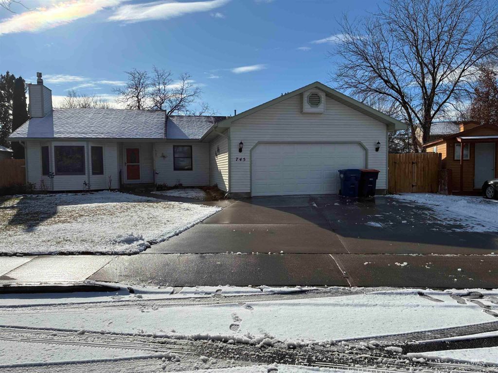 Photo of 745 Hiawatha Way, Twin Falls, ID 83301 (MLS # 98973107)