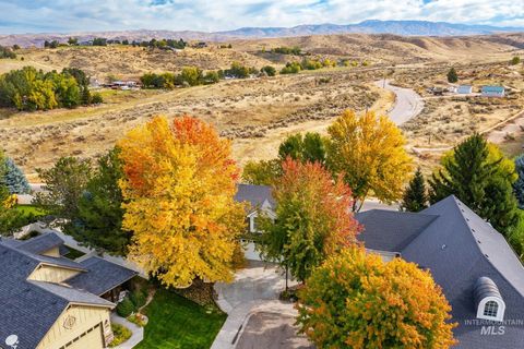 Photo of 2912 E Bonfire Ln, Eagle, ID 83616 (MLS # 98970554)