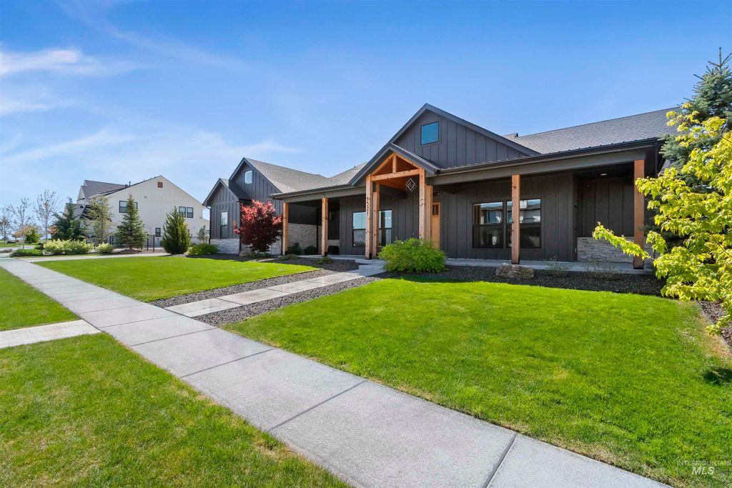 Photo of 1521 W Kamet Ct, Nampa, ID 83686 (MLS # 98983684)