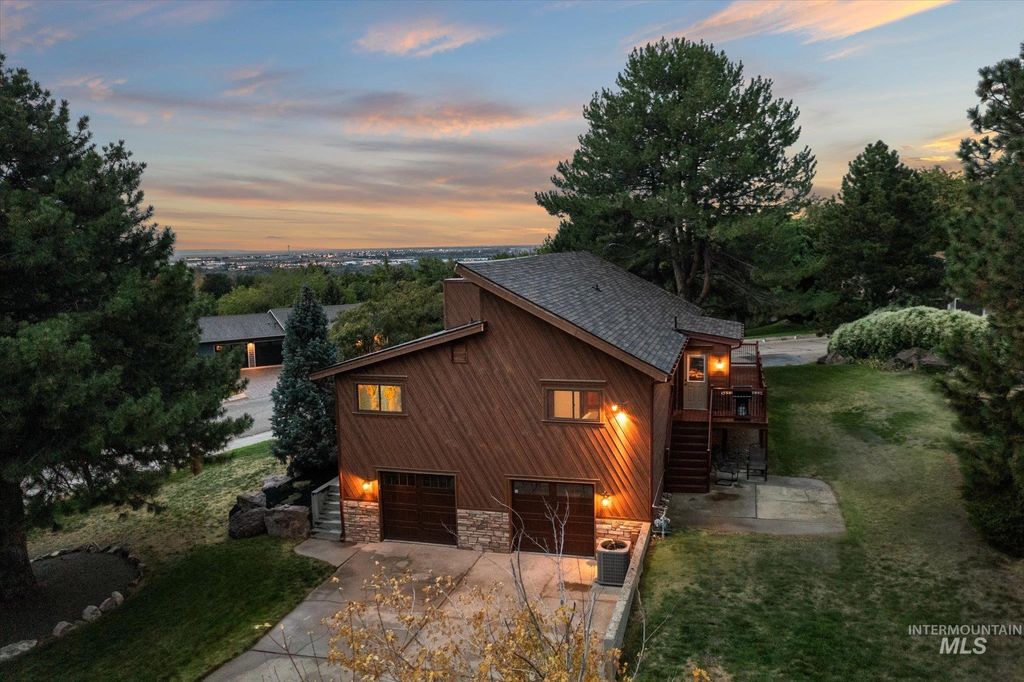 Photo of 2199 S Ridge Point Way, Boise, ID 83712 (MLS # 98963717)
