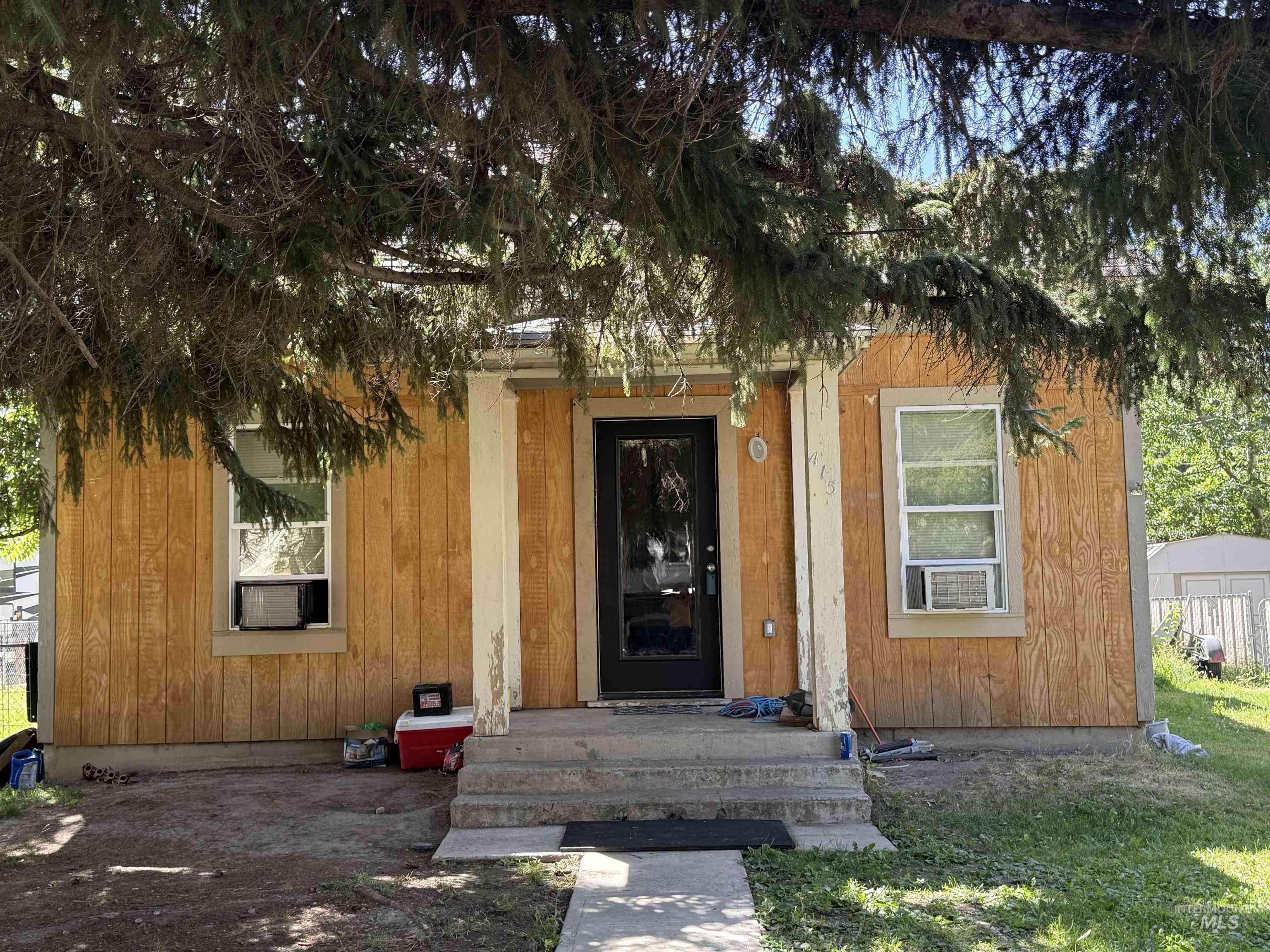 Property entrance featuring a lawn