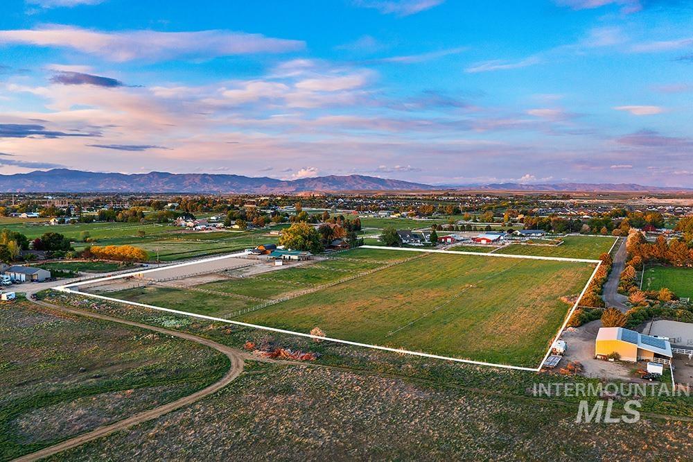 Photo of 999 N Cow Horse Dr, Kuna, ID 83634 (MLS # 99000268)