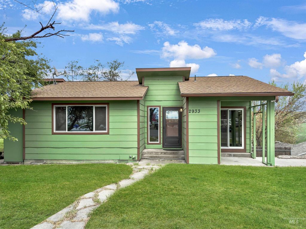 Photo of 2933 Garfield Ct, Lewiston, ID 83501 (MLS # 98967696)