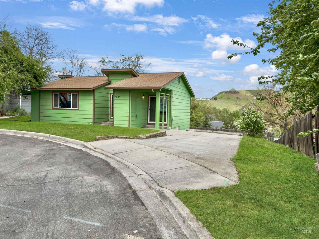 Photo of 2933 Garfield Ct, Lewiston, ID 83501 (MLS # 98967696)