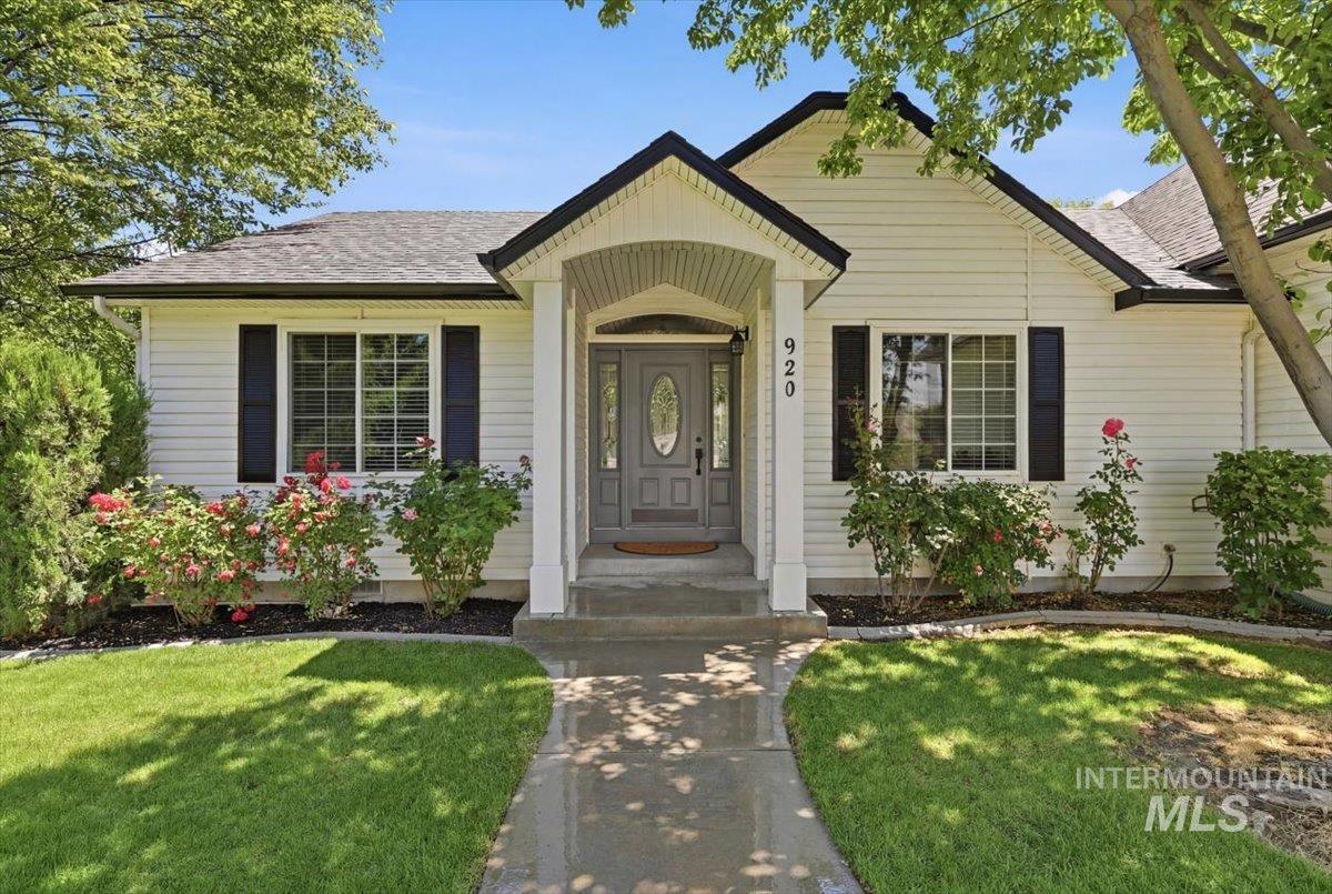 920 N Ashford Ln.