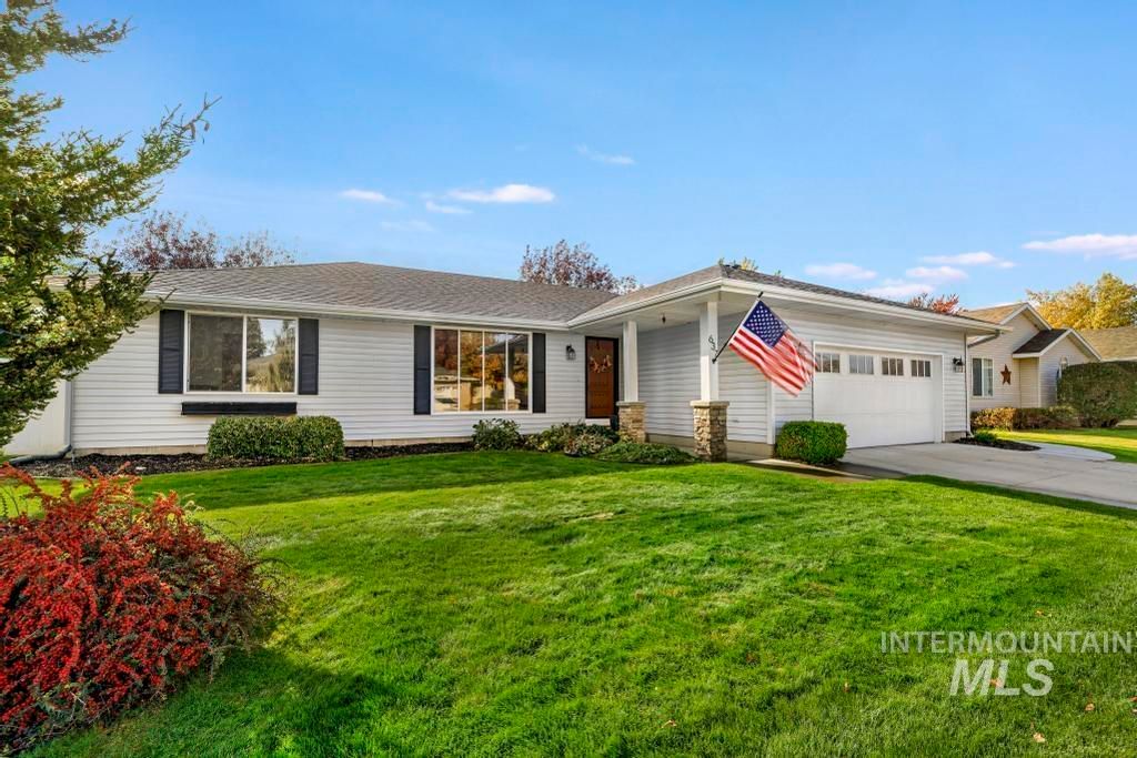 Photo of 637 Pine St, Gooding, ID 83330 (MLS # 98965883)