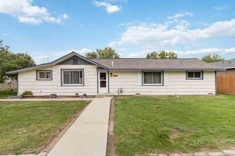 Photo of 428 W Montana Ave, Homedale, ID 83628 (MLS # 98961274)