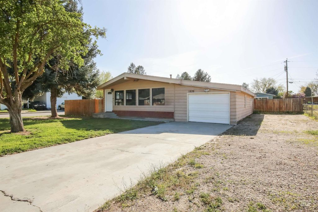 Photo of 1535 N. 6th Street, Payette, ID 83661 (MLS # 98982884)